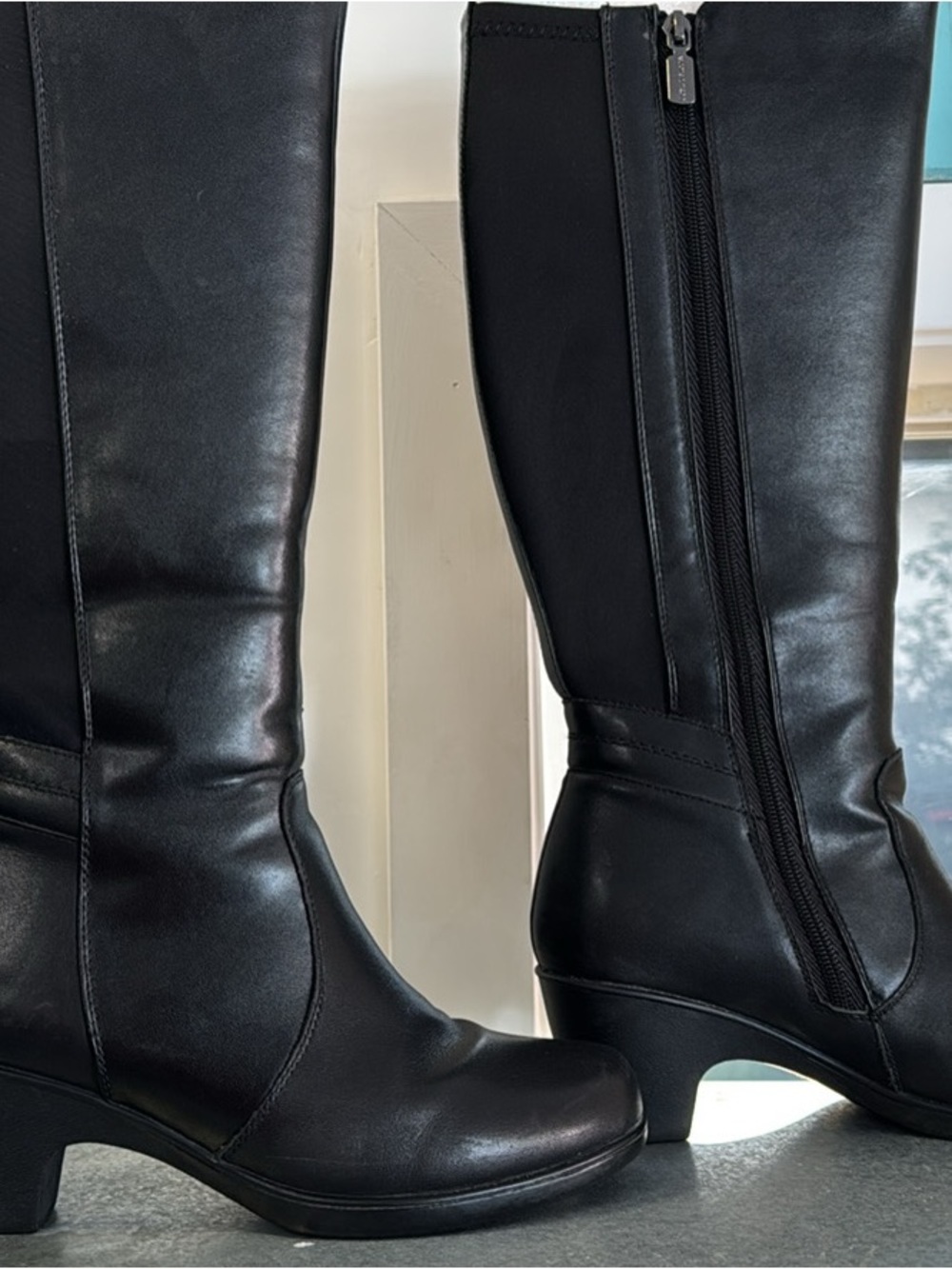 Women's Black Leather Knee-High Heeled Boots with Side Zip